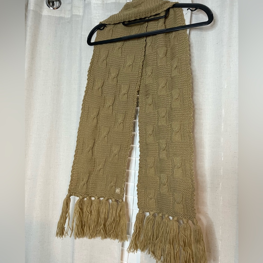 Tan and cream knit scarf